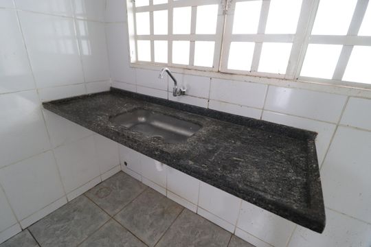 Cozinha de casa para alugar com 2 quartos, 70m² em Jardim Europa, Uberlândia