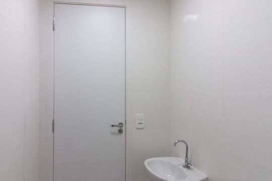 Banheiro de apartamento para alugar com 2 quartos, 36m² em Vila das Bandeiras, Guarulhos