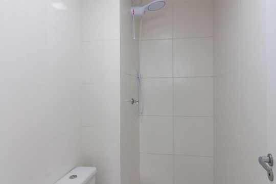 Banheiro de apartamento para alugar com 2 quartos, 36m² em Vila das Bandeiras, Guarulhos