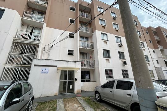 Fachada + placa de apartamento para alugar com 2 quartos, 45m² em Pavuna, Nilópolis