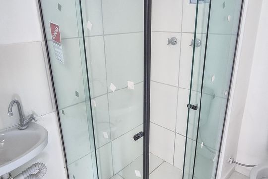 Banheiro  de apartamento para alugar com 2 quartos, 38m² em Bonsucesso, Rio de Janeiro