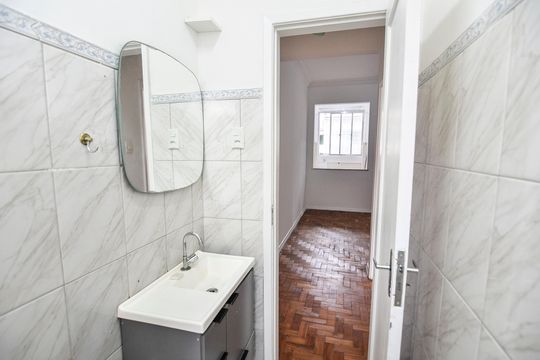 Banheiro de apartamento à venda com 1 quarto, 48m² em Grajaú, Rio de Janeiro