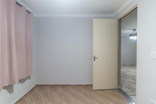 Quarto 2 de apartamento para alugar com 2 quartos, 50m² em Jardim Debora, Poá