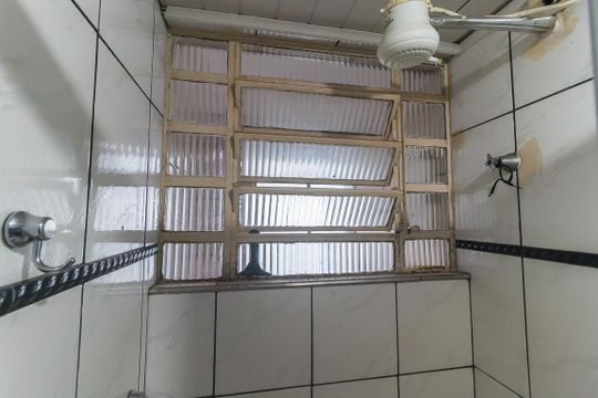 Banheiro de apartamento para alugar com 2 quartos, 50m² em Jardim Debora, Poá
