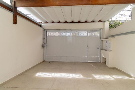 Garagem de casa à venda com 3 quartos, 125m² em Jardim Vila Formosa, São Paulo