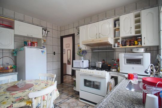 Cozinha de casa à venda com 4 quartos, 213m² em Feitoria, São Leopoldo
