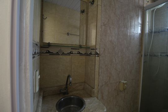 Banheiro de apartamento para alugar com 1 quarto, 45m² em Barra Olímpica, Rio de Janeiro
