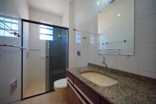 Banheiro da Suíte de apartamento para alugar com 3 quartos, 124m² em Balneário, Florianópolis
