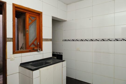 Edícula - Cozinha de casa para alugar com 3 quartos, 132m² em Jardim das Oliveiras, São Paulo