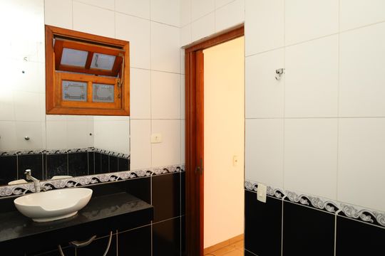 Banheiro - Suíte de casa para alugar com 3 quartos, 132m² em Jardim das Oliveiras, São Paulo