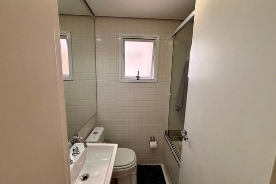 Banheiro social de apartamento à venda com 2 quartos, 71m² em Paraíso, São Paulo