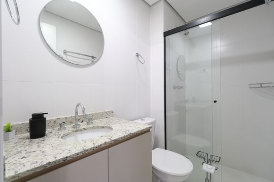 Banheiro de apartamento à venda com 1 quarto, 27m² em Vila Anglo Brasileira, São Paulo