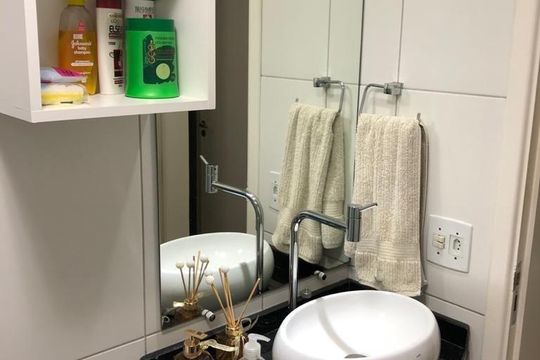 Banheiro de apartamento à venda com 2 quartos, 47m² em Jardim Nova Europa, Campinas