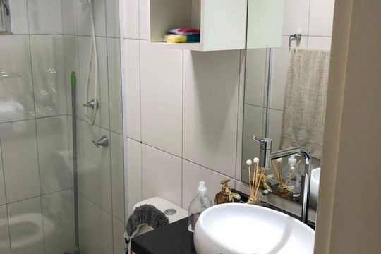 Banheiro de apartamento à venda com 2 quartos, 47m² em Jardim Nova Europa, Campinas