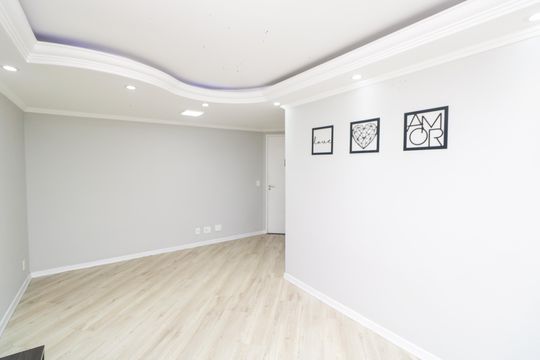 Sala de apartamento à venda com 3 quartos, 72m² em Jardim Monte Libano, Santo André