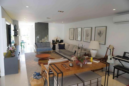 Sala de Estar de casa de condomínio para alugar com 3 quartos, 300m² em Tamboré, Santana de Parnaíba