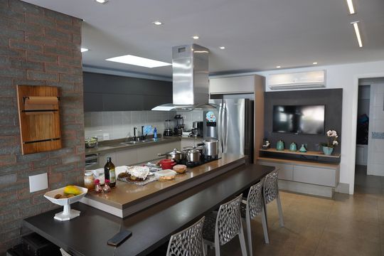 Cozinha de casa de condomínio para alugar com 3 quartos, 300m² em Tamboré, Santana de Parnaíba