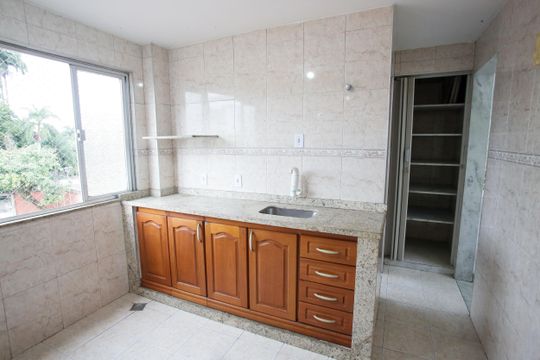 Cozinha de apartamento à venda com 2 quartos, 75m² em Tanque, Rio de Janeiro