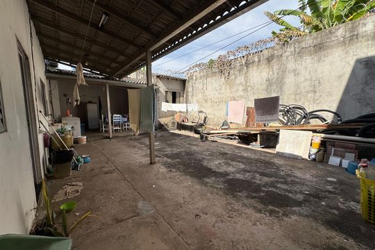 Quintal de casa à venda com 5 quartos, 400m² em Setor Habitacional Arniqueira, Brasília