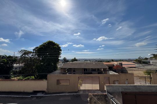 Vista de casa à venda com 5 quartos, 400m² em Setor Habitacional Arniqueira, Brasília