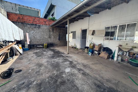 Quintal  de casa à venda com 5 quartos, 400m² em Setor Habitacional Arniqueira, Brasília
