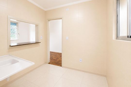 Cozinha de apartamento à venda com 4 quartos, 80m² em Cristal, Porto Alegre