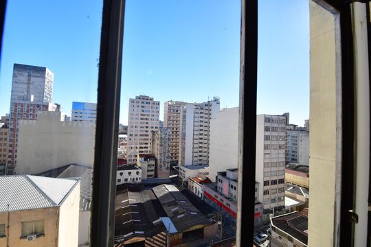 Sala - Vista de apartamento à venda com 4 quartos, 140m² em Centro, Campinas