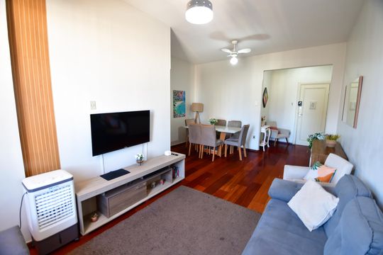 Sala de apartamento à venda com 4 quartos, 140m² em Centro, Campinas