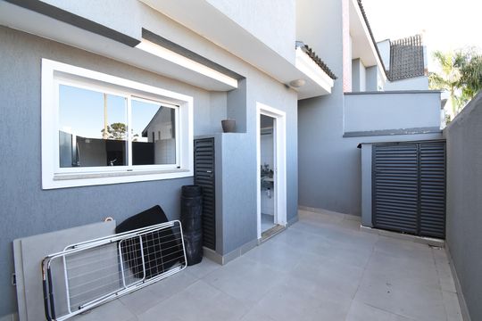 Área externa de casa de condomínio para alugar com 3 quartos, 190m² em Bacacheri, Curitiba