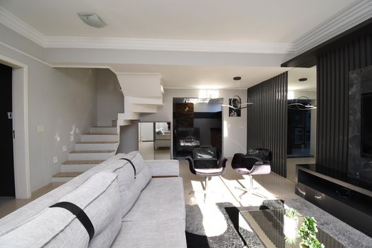 Sala de casa de condomínio à venda com 3 quartos, 190m² em Bacacheri, Curitiba