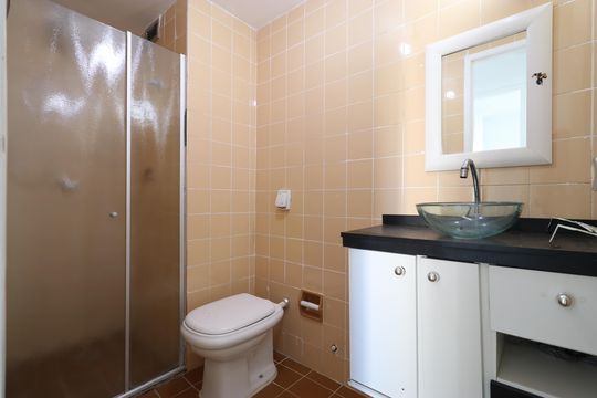 Banheiro 1 de apartamento à venda com 2 quartos, 63m² em Vila Anglo Brasileira, São Paulo