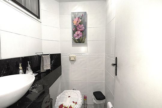 Banheiro 3 de casa de condomínio à venda com 3 quartos, 162m² em Guarujá, Porto Alegre