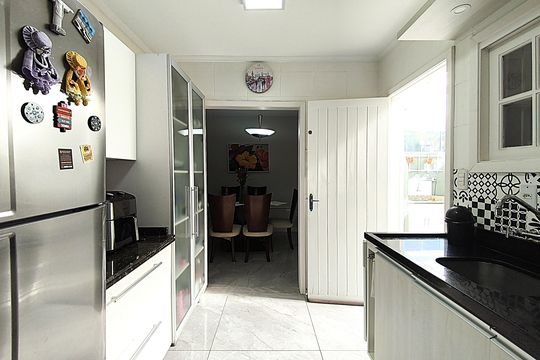 Cozinha de casa de condomínio à venda com 3 quartos, 162m² em Guarujá, Porto Alegre