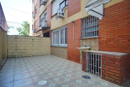 Quintal de apartamento à venda com 1 quarto, 40m² em Cristo Redentor, Porto Alegre
