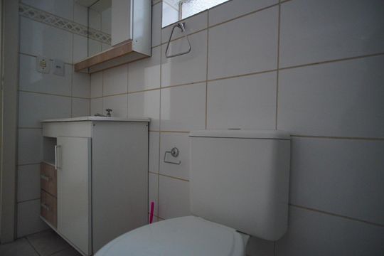 Banheiro de apartamento à venda com 1 quarto, 40m² em Cristo Redentor, Porto Alegre