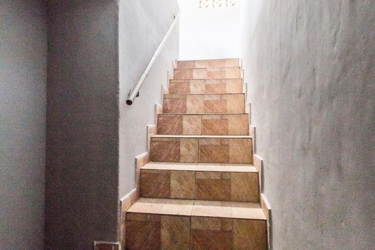 Escada de apartamento para alugar com 2 quartos, 200m² em Centro, Barueri