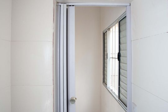 Banheiro da suíte de apartamento para alugar com 1 quarto, 34m² em Cidade Júlia, São Paulo