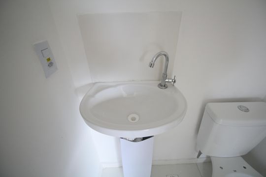 Banheiro de apartamento para alugar com 2 quartos, 38m² em Vila Sonia, São Paulo