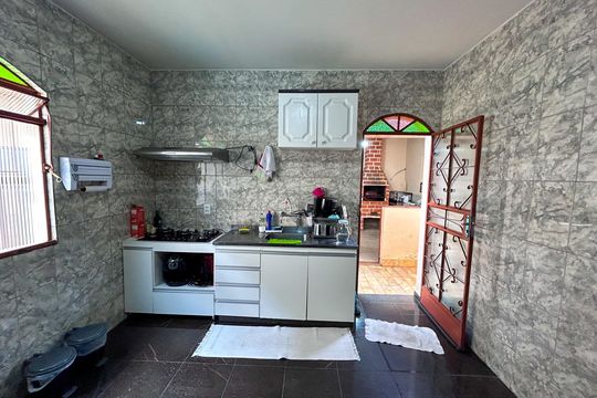 Casa à venda com 4 quartos, 244m² em Pedra Azul, Contagem