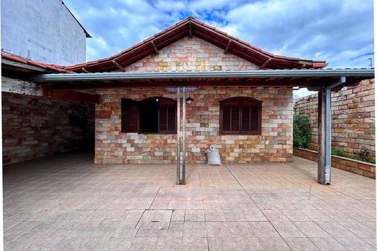 Casa à venda com 4 quartos, 244m² em Pedra Azul, Contagem