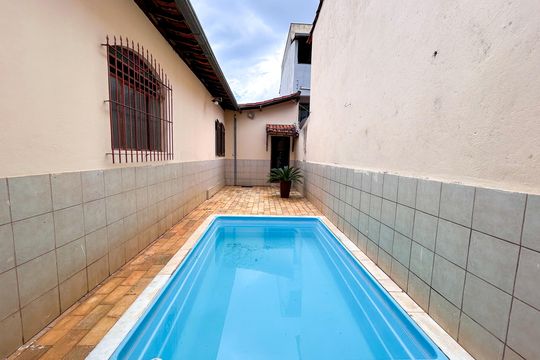 Casa à venda com 4 quartos, 244m² em Pedra Azul, Contagem