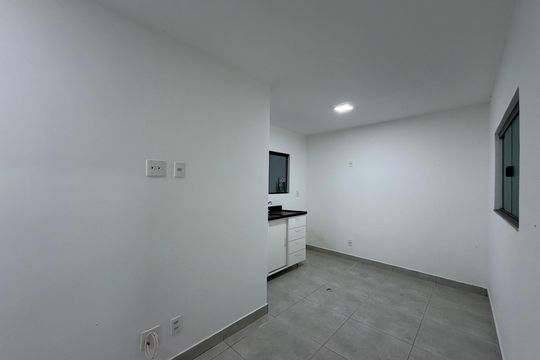 Sala de kitnet/studio para alugar com 1 quarto, 40m² em Taquara, Rio de Janeiro