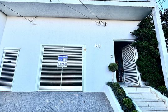 Fachada de casa à venda com 4 quartos, 390m² em Jardim Arizona, São Paulo