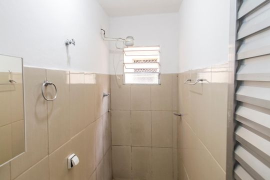 Banheiro de apartamento para alugar com 1 quarto, 35m² em Vila Jussara, Carapicuíba