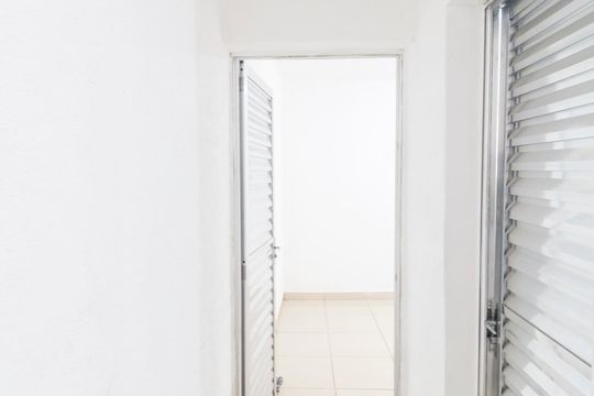 Corredor de apartamento para alugar com 1 quarto, 35m² em Vila Jussara, Carapicuíba