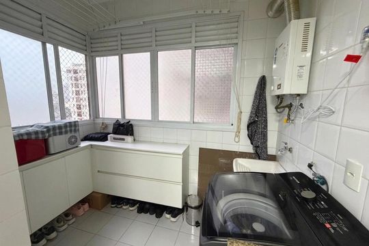 Área de serviço de casa para alugar com 3 quartos, 370m² em Santa Rosa, Niterói