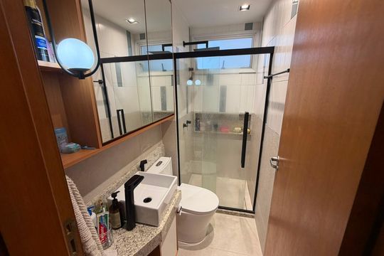 Banheiro de casa para alugar com 3 quartos, 370m² em Santa Rosa, Niterói