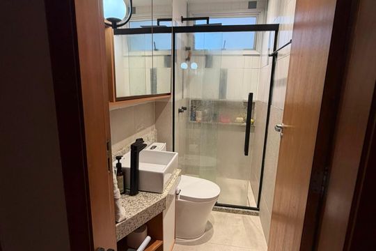 Banheiro de casa para alugar com 3 quartos, 370m² em Santa Rosa, Niterói