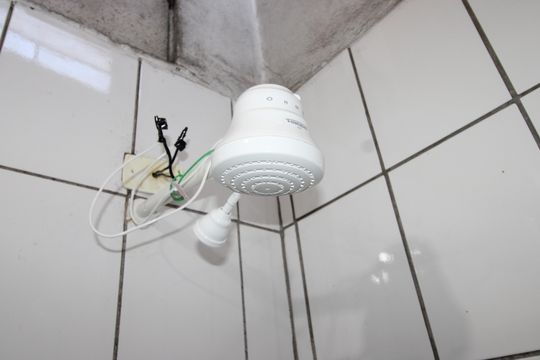Banheiro social de casa de condomínio à venda com 3 quartos, 175m² em Itaquera, São Paulo