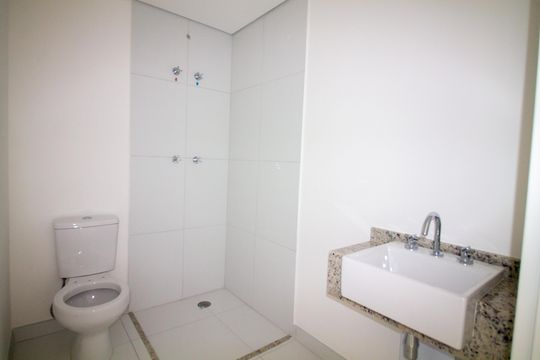 Banheiro de kitnet/studio à venda com 1 quarto, 30m² em Vila Cordeiro, São Paulo